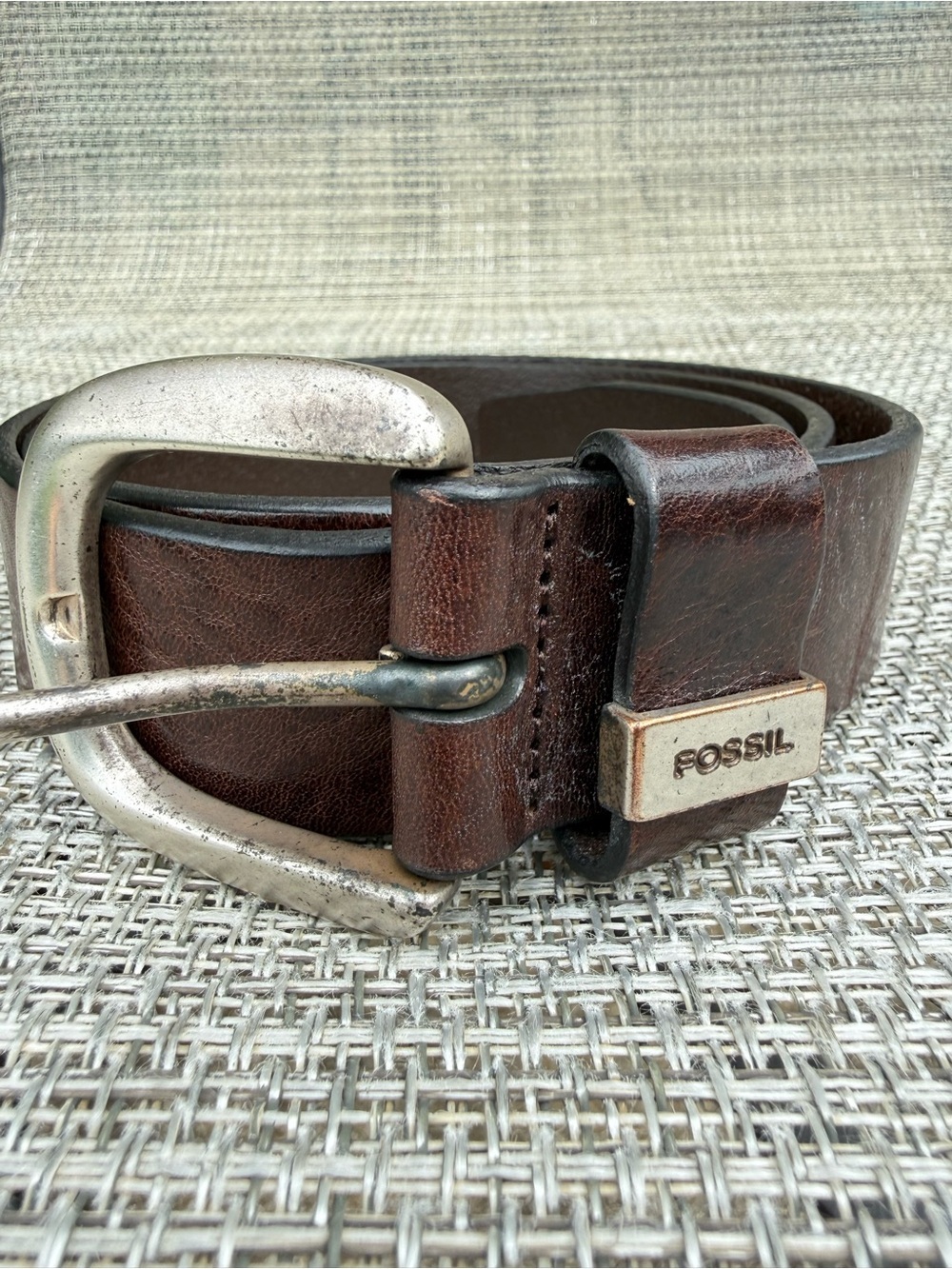 Fossil Men’s Brown Leather Distressed Silver-Tone Buckle Classic Western Belt M